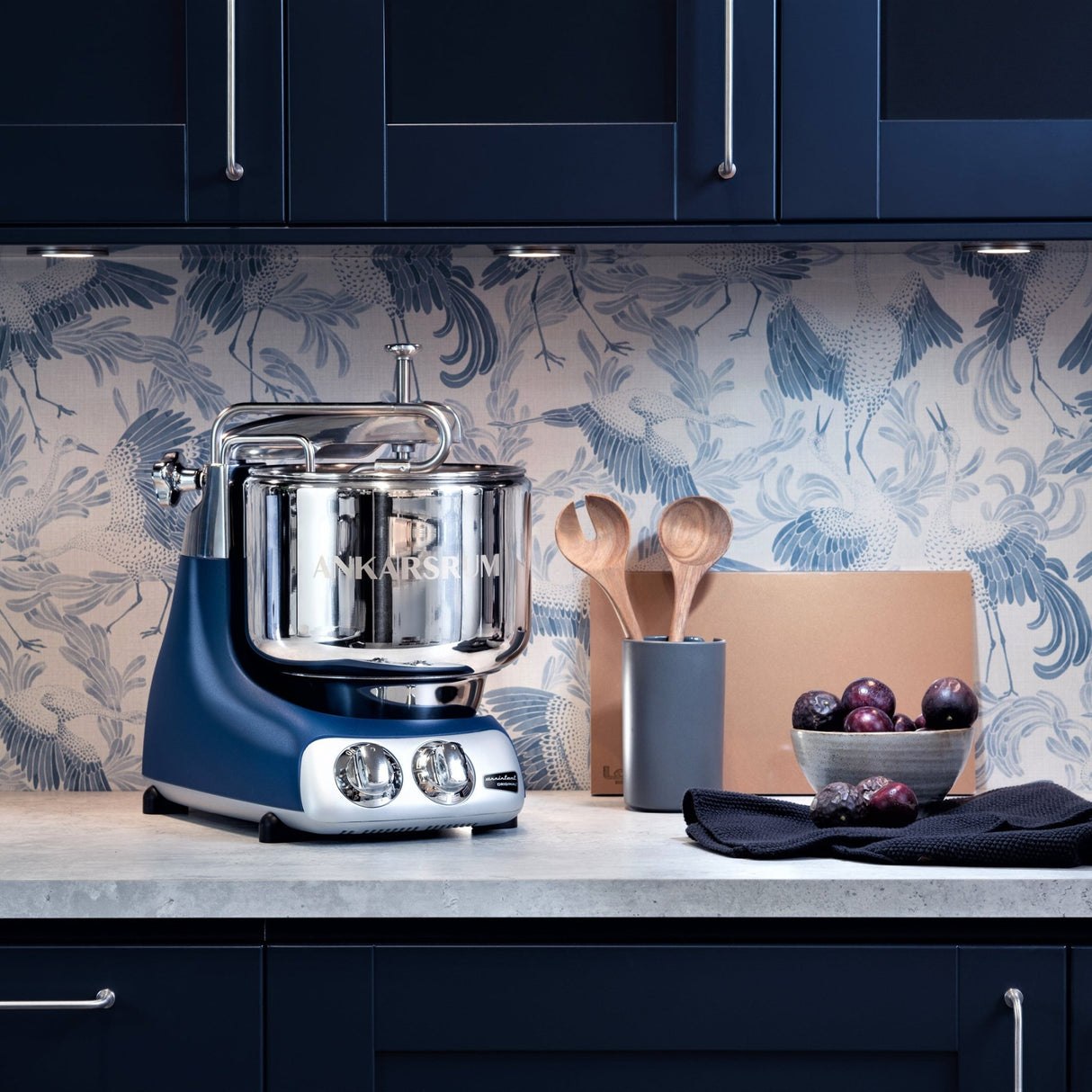 Ankarsrum Kitchen Mixer AKM6230 - Royal Blue - Juicerville
